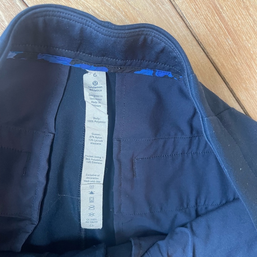 LuLuLemon Woman’s Navy blue stretch utility straight leg pants with pockets Sz 6 - Picture 9 of 13